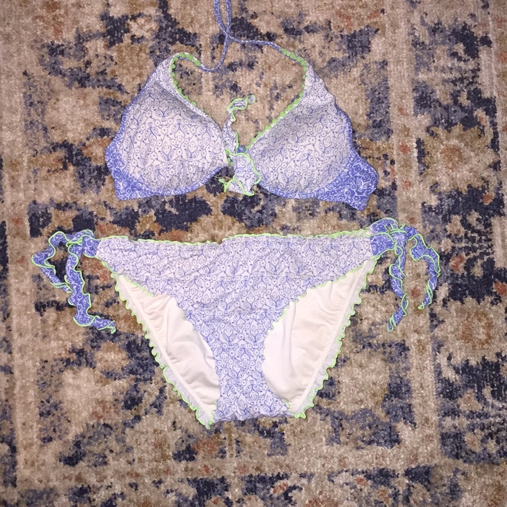 Cheeky ruffle bikini